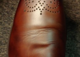 Nouvelles chaussures: plis en cuir
